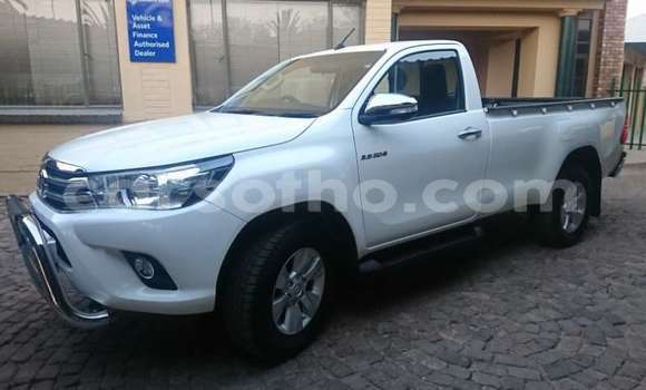 Sayi Na hannu Toyota Hilux White Mota in Maseru a Maseru Sayi Na hannu Toyota Hilux White Mota in Maseru a Maseru