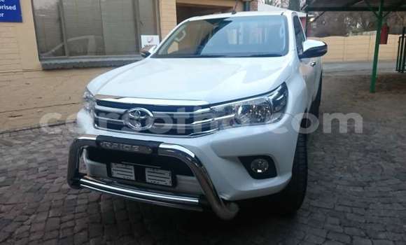 Sayi Na hannu Toyota Hilux White Mota in Maseru a Maseru Sayi Na hannu Toyota Hilux White Mota in Maseru a Maseru