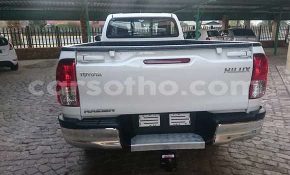 Sayi Na hannu Toyota Hilux White Mota in Maseru a Maseru Sayi Na hannu Toyota Hilux White Mota in Maseru a Maseru
