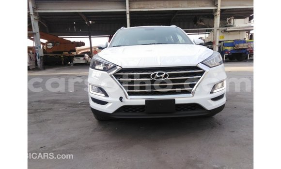 Sayi Imported Hyundai Tucson White Mota in Import - Dubai a Maseru Sayi Imported Hyundai Tucson White Mota in Import - Dubai a Maseru