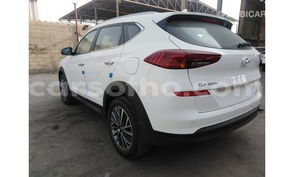 Sayi Imported Hyundai Tucson White Mota in Import - Dubai a Maseru Sayi Imported Hyundai Tucson White Mota in Import - Dubai a Maseru