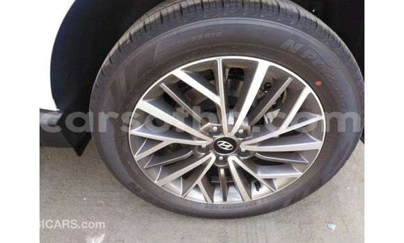 Sayi Imported Hyundai Tucson White Mota in Import - Dubai a Maseru Sayi Imported Hyundai Tucson White Mota in Import - Dubai a Maseru