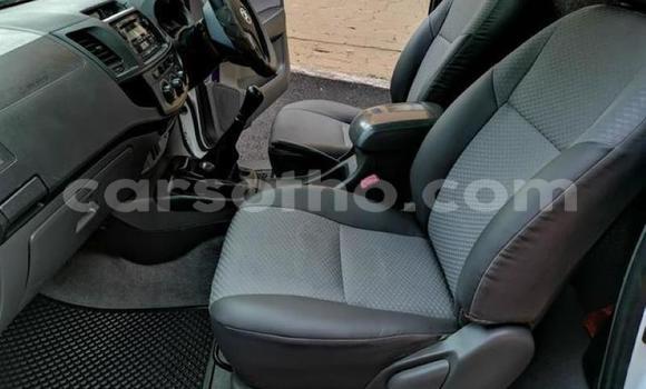 Acheter Occasion Voiture Toyota Hilux Blanc à Maputsoa, Leribe Acheter Occasion Voiture Toyota Hilux Blanc à Maputsoa, Leribe
