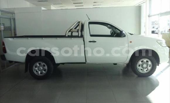 Sayi Na hannu Toyota Hilux White Mota in Maseru a Maseru Sayi Na hannu Toyota Hilux White Mota in Maseru a Maseru