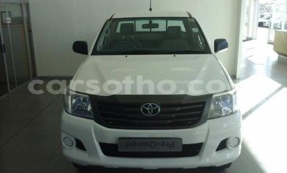 Sayi Na hannu Toyota Hilux White Mota in Maseru a Maseru Sayi Na hannu Toyota Hilux White Mota in Maseru a Maseru