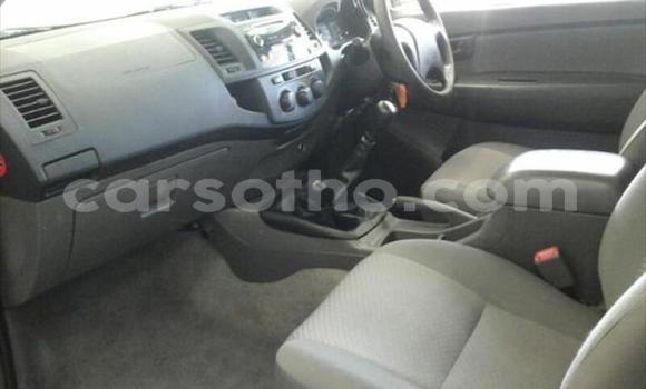 Sayi Na hannu Toyota Hilux White Mota in Maseru a Maseru Sayi Na hannu Toyota Hilux White Mota in Maseru a Maseru