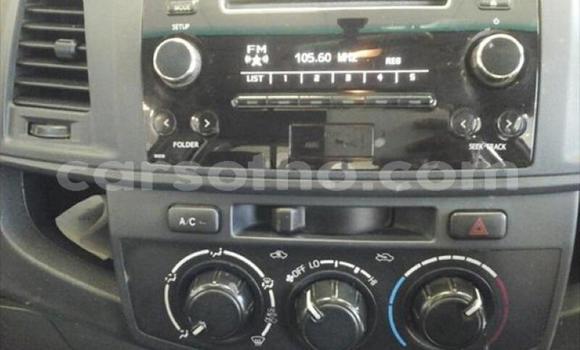 Sayi Na hannu Toyota Hilux White Mota in Maseru a Maseru Sayi Na hannu Toyota Hilux White Mota in Maseru a Maseru