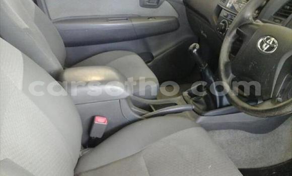 Sayi Na hannu Toyota Hilux White Mota in Maseru a Maseru Sayi Na hannu Toyota Hilux White Mota in Maseru a Maseru