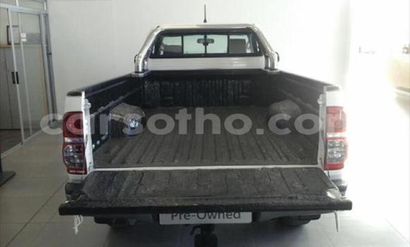 Sayi Na hannu Toyota Hilux White Mota in Maseru a Maseru Sayi Na hannu Toyota Hilux White Mota in Maseru a Maseru