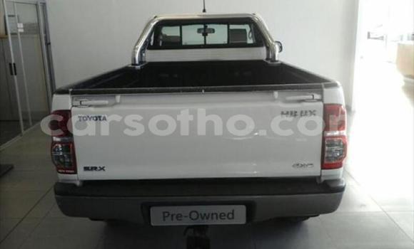 Sayi Na hannu Toyota Hilux White Mota in Maseru a Maseru Sayi Na hannu Toyota Hilux White Mota in Maseru a Maseru
