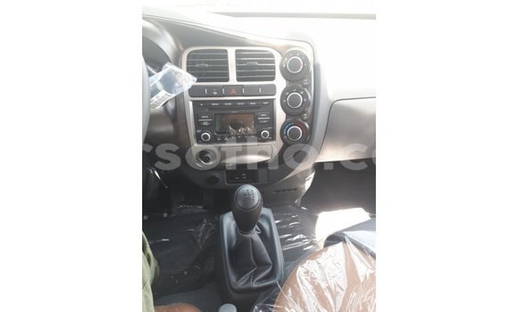 Acheter Import Voiture Kia Carens Blanc à Import - Dubai, Maseru Acheter Import Voiture Kia Carens Blanc à Import - Dubai, Maseru