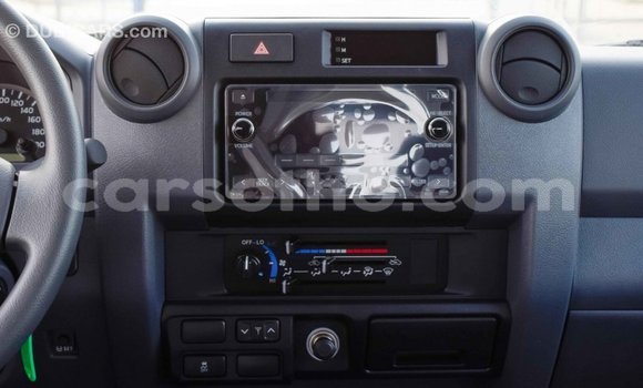 اشتري Imported Toyota Land Cruiser White سيارة في Import - Dubai في Maseru اشتري Imported Toyota Land Cruiser White سيارة في Import - Dubai في Maseru