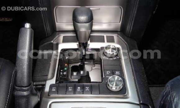 Acheter Import Voiture Toyota Land Cruiser Blanc à Import - Dubai, Maseru Acheter Import Voiture Toyota Land Cruiser Blanc à Import - Dubai, Maseru