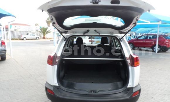 Sayi Na hannu Toyota RAV4 White Mota in Peka a Leribe Sayi Na hannu Toyota RAV4 White Mota in Peka a Leribe