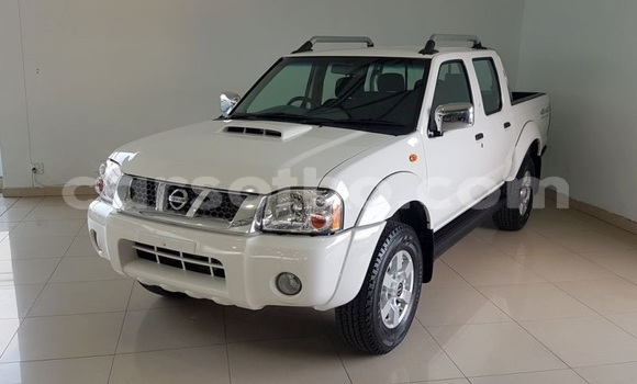 Sayi Na hannu Nissan NP 300 White Mota in Mafeteng a Mafeteng Sayi Na hannu Nissan NP 300 White Mota in Mafeteng a Mafeteng