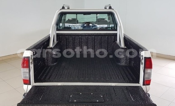 Sayi Na hannu Nissan NP 300 White Mota in Mafeteng a Mafeteng Sayi Na hannu Nissan NP 300 White Mota in Mafeteng a Mafeteng