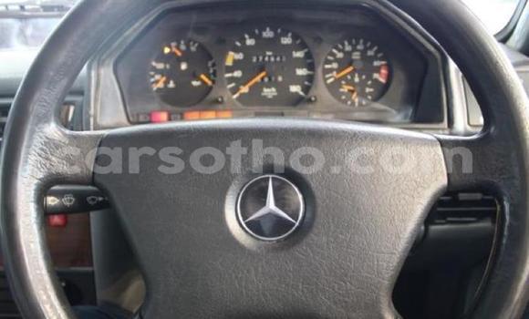 Acheter Occasion Voiture Mercedes-Benz 300CD Blanc à Maputsoe, Leribe Acheter Occasion Voiture Mercedes-Benz 300CD Blanc à Maputsoe, Leribe