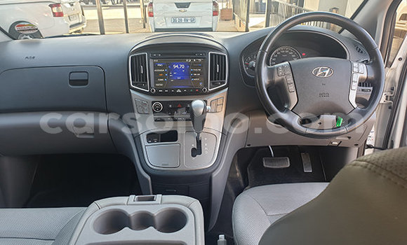 اشتري مستعمل Hyundai H1 White سيارة في Hlotse في Leribe اشتري مستعمل Hyundai H1 White سيارة في Hlotse في Leribe