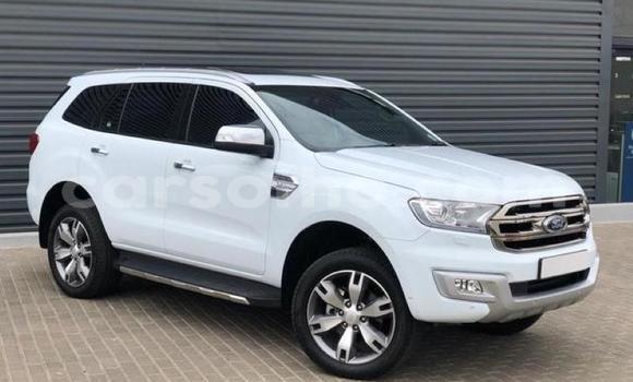 Sayi Na hannu Ford Everest White Mota in Maseru a Maseru Sayi Na hannu Ford Everest White Mota in Maseru a Maseru