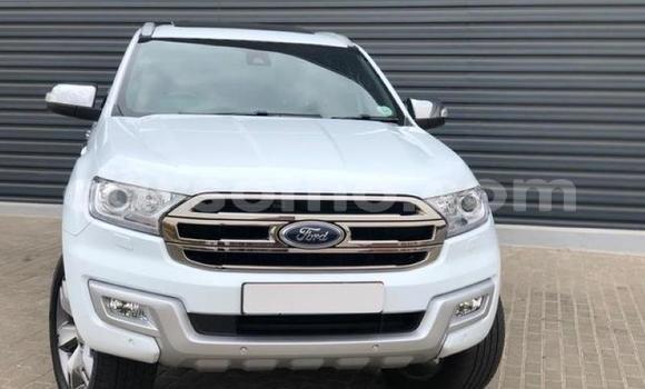 Sayi Na hannu Ford Everest White Mota in Maseru a Maseru Sayi Na hannu Ford Everest White Mota in Maseru a Maseru