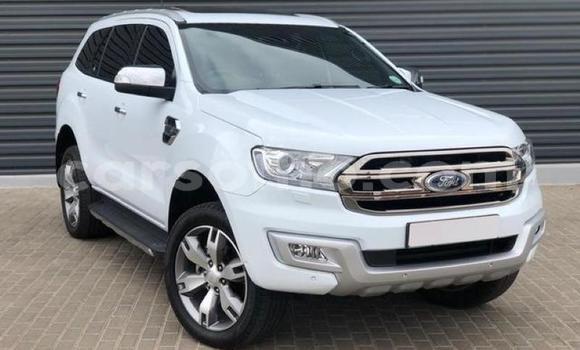 Sayi Na hannu Ford Everest White Mota in Maseru a Maseru Sayi Na hannu Ford Everest White Mota in Maseru a Maseru