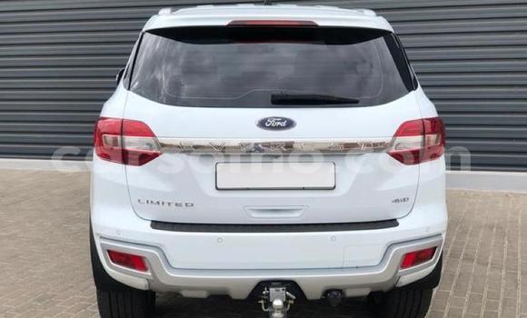 Sayi Na hannu Ford Everest White Mota in Maseru a Maseru Sayi Na hannu Ford Everest White Mota in Maseru a Maseru