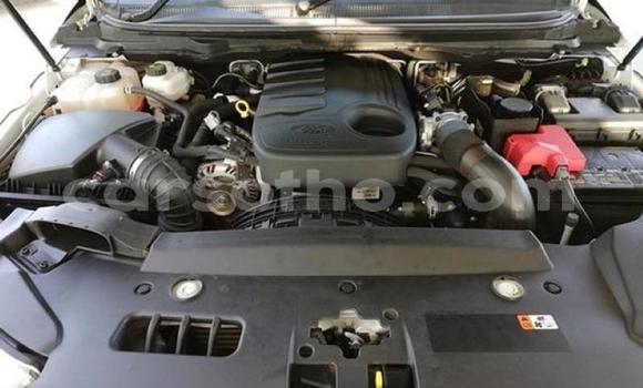 Sayi Na hannu Ford Everest White Mota in Maseru a Maseru Sayi Na hannu Ford Everest White Mota in Maseru a Maseru