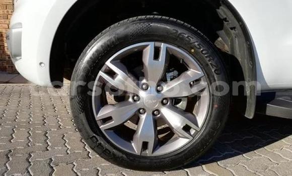 Sayi Na hannu Ford Everest White Mota in Maseru a Maseru Sayi Na hannu Ford Everest White Mota in Maseru a Maseru