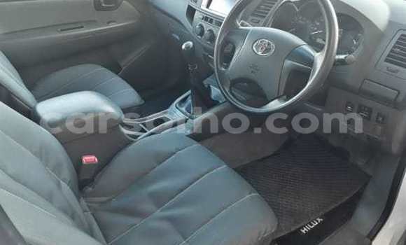 Acheter Occasion Voiture Toyota Hilux Blanc à Maputsoa, Leribe Acheter Occasion Voiture Toyota Hilux Blanc à Maputsoa, Leribe