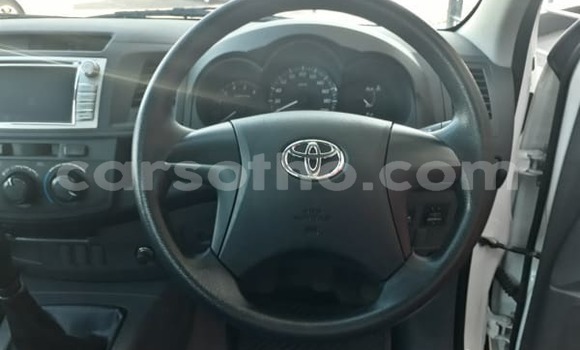 Acheter Occasion Voiture Toyota Hilux Blanc à Maputsoa, Leribe Acheter Occasion Voiture Toyota Hilux Blanc à Maputsoa, Leribe