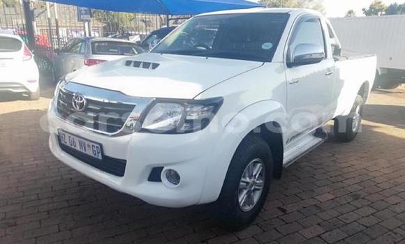 Buy Used Toyota Hilux White Car in Maseru in Maseru Buy Used Toyota Hilux White Car in Maseru in Maseru