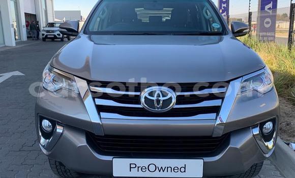 Sayi Na hannu Toyota Fortuner Beige Mota in Butha–Buthe a Thaba-Tseka Sayi Na hannu Toyota Fortuner Beige Mota in Butha–Buthe a Thaba-Tseka