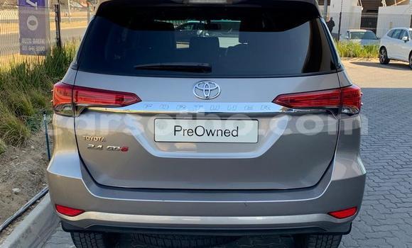 Sayi Na hannu Toyota Fortuner Beige Mota in Butha–Buthe a Thaba-Tseka Sayi Na hannu Toyota Fortuner Beige Mota in Butha–Buthe a Thaba-Tseka