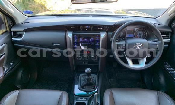 Sayi Na hannu Toyota Fortuner Beige Mota in Butha–Buthe a Thaba-Tseka Sayi Na hannu Toyota Fortuner Beige Mota in Butha–Buthe a Thaba-Tseka