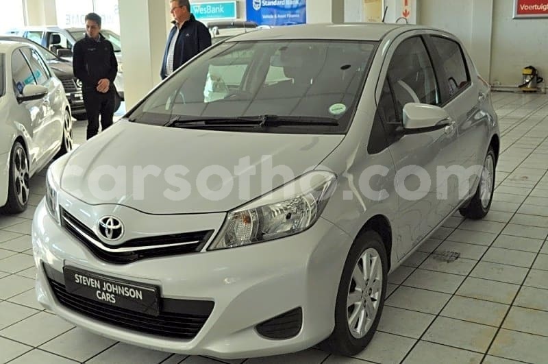 Big with watermark 2013 toyota yaris 1.3 cvt 3