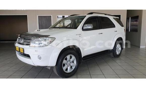 Sayi Na hannu Ford Everest White Mota in Maseru a Maseru Sayi Na hannu Ford Everest White Mota in Maseru a Maseru