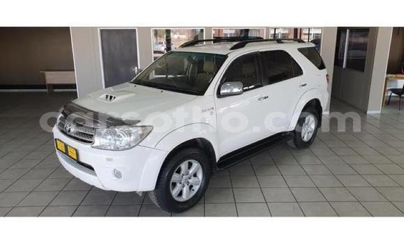 Sayi Na hannu Ford Everest White Mota in Maseru a Maseru Sayi Na hannu Ford Everest White Mota in Maseru a Maseru