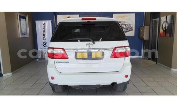 Sayi Na hannu Ford Everest White Mota in Maseru a Maseru Sayi Na hannu Ford Everest White Mota in Maseru a Maseru