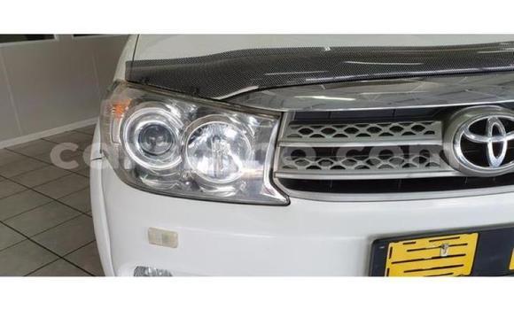 Sayi Na hannu Ford Everest White Mota in Maseru a Maseru Sayi Na hannu Ford Everest White Mota in Maseru a Maseru