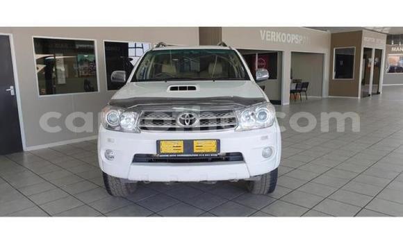 Sayi Na hannu Ford Everest White Mota in Maseru a Maseru Sayi Na hannu Ford Everest White Mota in Maseru a Maseru