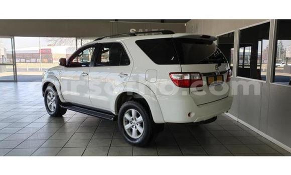 Sayi Na hannu Ford Everest White Mota in Maseru a Maseru Sayi Na hannu Ford Everest White Mota in Maseru a Maseru