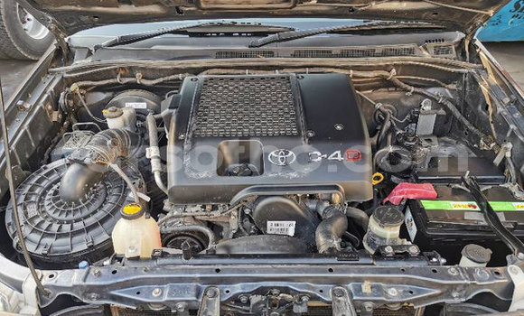 Buy Used Toyota Hilux Blue Car in Hlotse in Leribe Buy Used Toyota Hilux Blue Car in Hlotse in Leribe