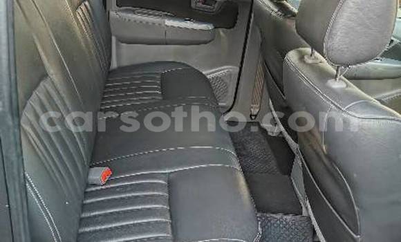 Buy Used Toyota Hilux Blue Car in Hlotse in Leribe Buy Used Toyota Hilux Blue Car in Hlotse in Leribe