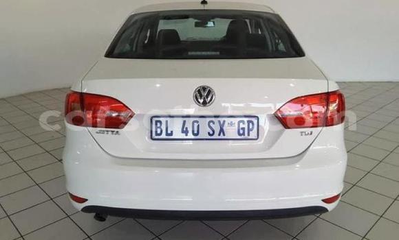 اشتري مستعمل Volkswagen Jetta White سيارة في Maseru في Maseru اشتري مستعمل Volkswagen Jetta White سيارة في Maseru في Maseru