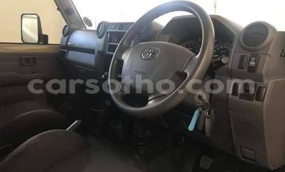 Acheter Occasion Voiture Toyota Land Cruiser Marron à Butha–Buthe, Thaba-Tseka Acheter Occasion Voiture Toyota Land Cruiser Marron à Butha–Buthe, Thaba-Tseka