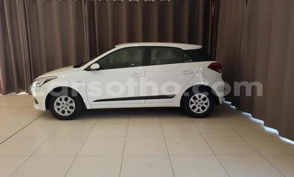 Sayi Na hannu Hyundai i20 White Mota in Maseru a Maseru Sayi Na hannu Hyundai i20 White Mota in Maseru a Maseru