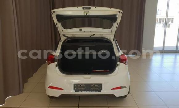 Sayi Na hannu Hyundai i20 White Mota in Maseru a Maseru Sayi Na hannu Hyundai i20 White Mota in Maseru a Maseru