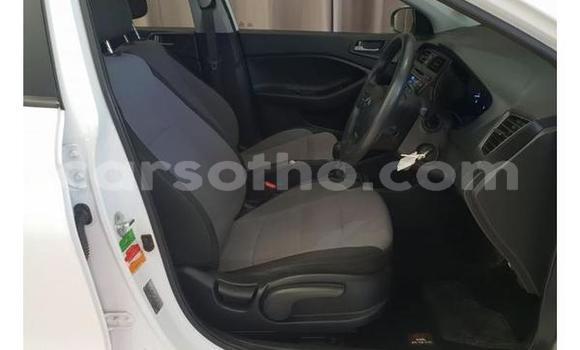 Sayi Na hannu Hyundai i20 White Mota in Maseru a Maseru Sayi Na hannu Hyundai i20 White Mota in Maseru a Maseru