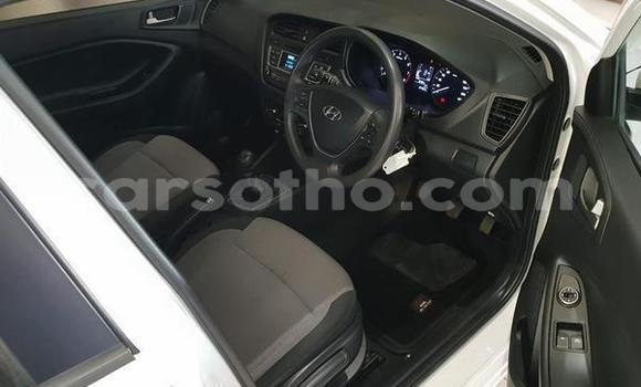 Sayi Na hannu Hyundai i20 White Mota in Maseru a Maseru Sayi Na hannu Hyundai i20 White Mota in Maseru a Maseru