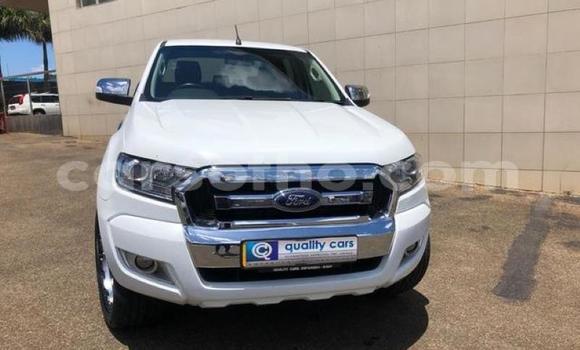 Sayi Na hannu Ford Ranger White Mota in Maseru a Maseru Sayi Na hannu Ford Ranger White Mota in Maseru a Maseru